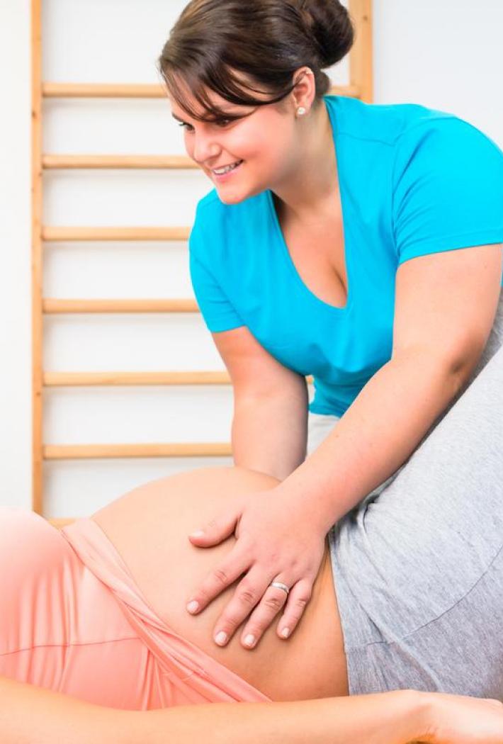 Jordemoder med gravid