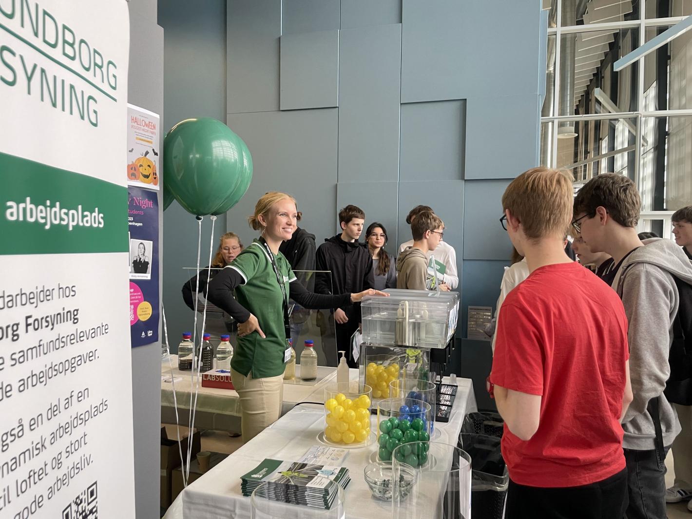 Virksomhedsstand på messe ved biotekmesterskaberne