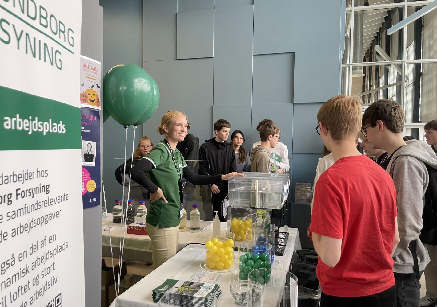 Virksomhedsstand på messe ved biotekmesterskaberne